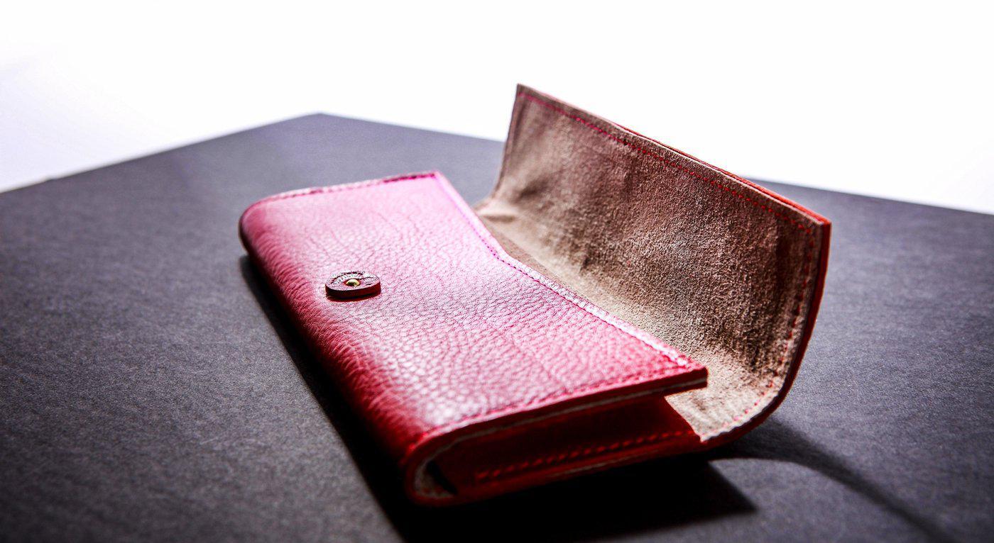 Brillenetui aus Leder mit Kordel von Diffuser Tokyo - kaminrot / graubraun-Brillenetui-Diffuser Tokyo-kaminrot - graubraun-Schönhelden