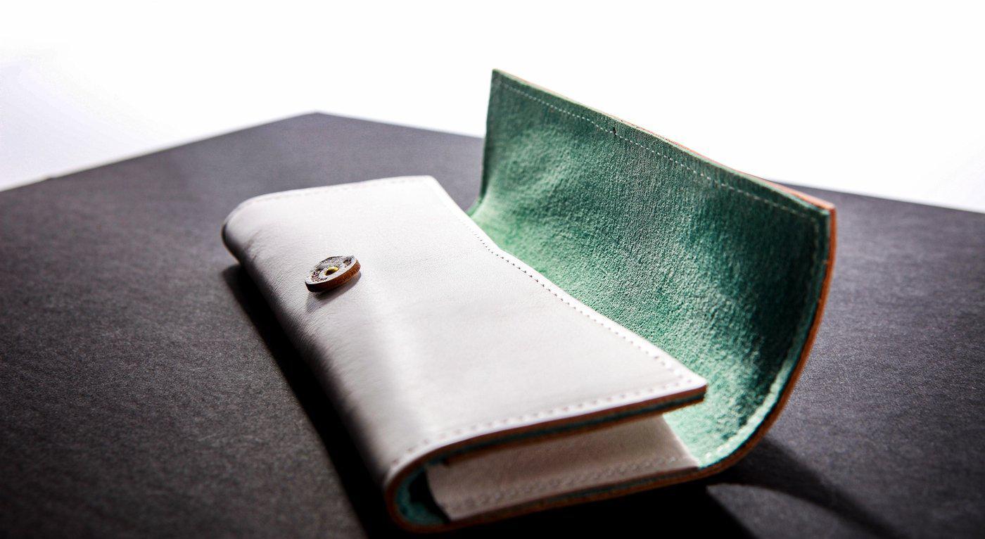 Brillenetui aus Leder mit Kordel von Diffuser Tokyo - weiß / türkis-Brillenetui-Diffuser Tokyo-weiß türkis-Schönhelden