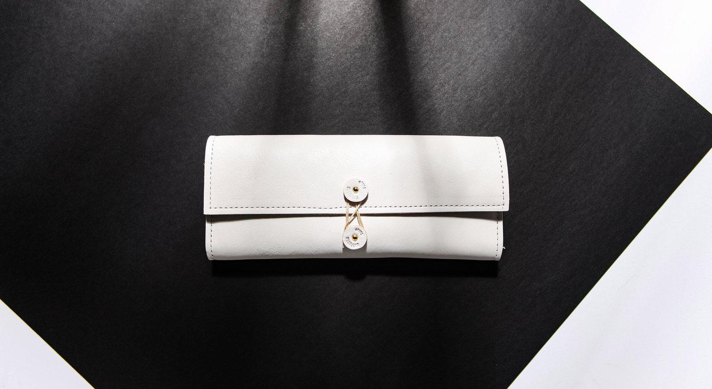 Brillenetui aus Leder mit Kordel von Diffuser Tokyo - weiß / türkis-Brillenetui-Diffuser Tokyo-weiß türkis-Schönhelden