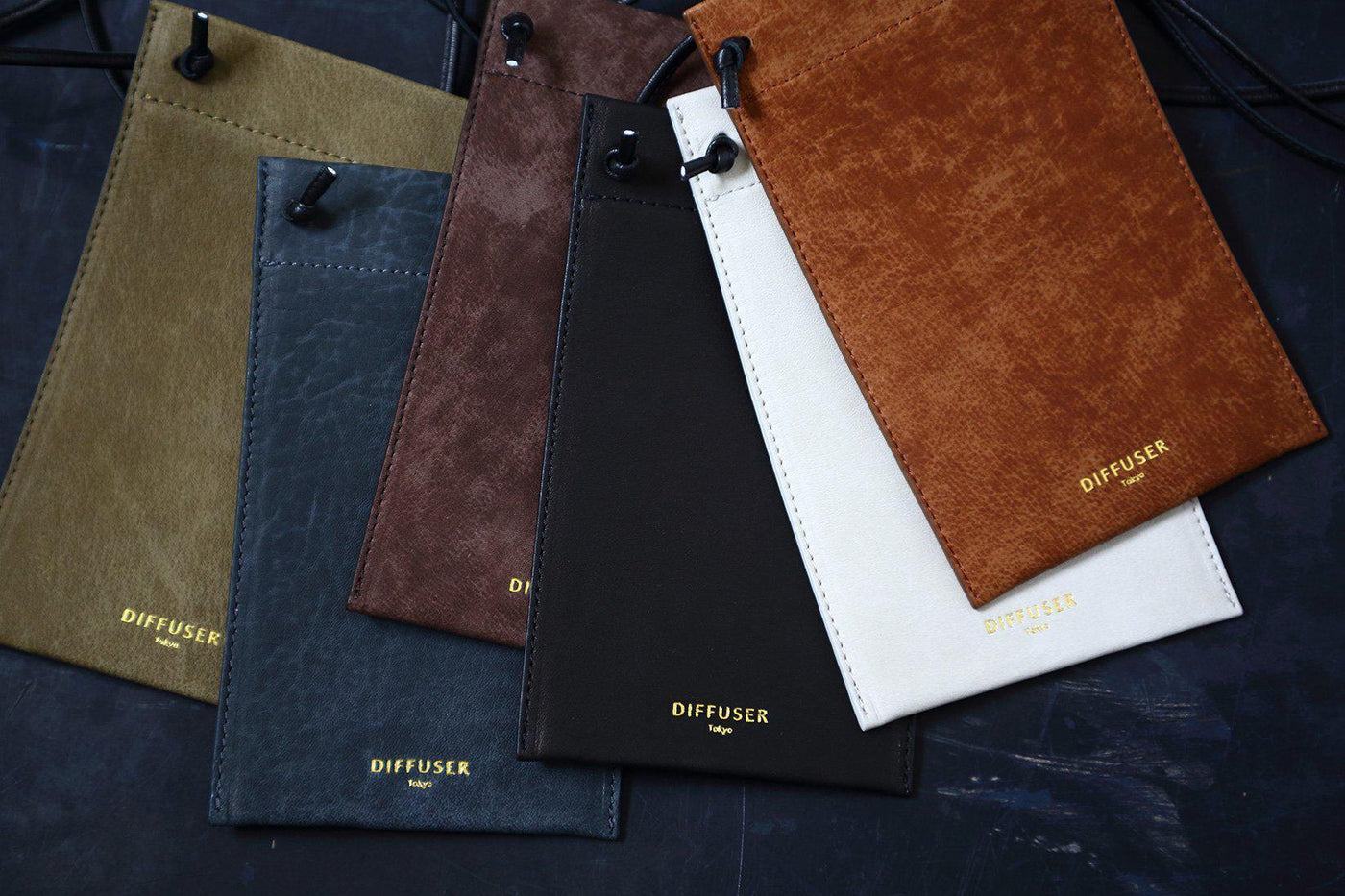 Brillenetui aus Leder mit Umhängeriemen von Diffuser Tokyo - Khaki-Brillenetui-Diffuser Tokyo-khaki-Schönhelden