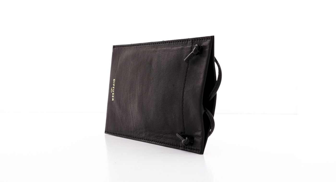 Brillenetui aus Leder mit Umhängeriemen von Diffuser Tokyo - Schwarz-Brillenetui-Diffuser Tokyo-schwarz-Schönhelden